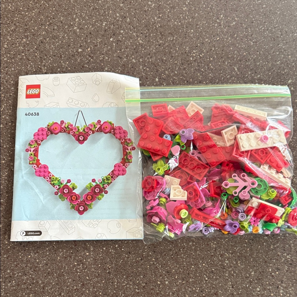 Lego Pink and Red Floral Heart Wreath Build